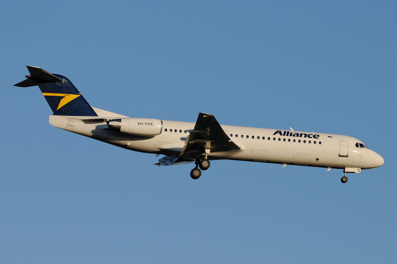 VH-FKK F100 Alliance Perth